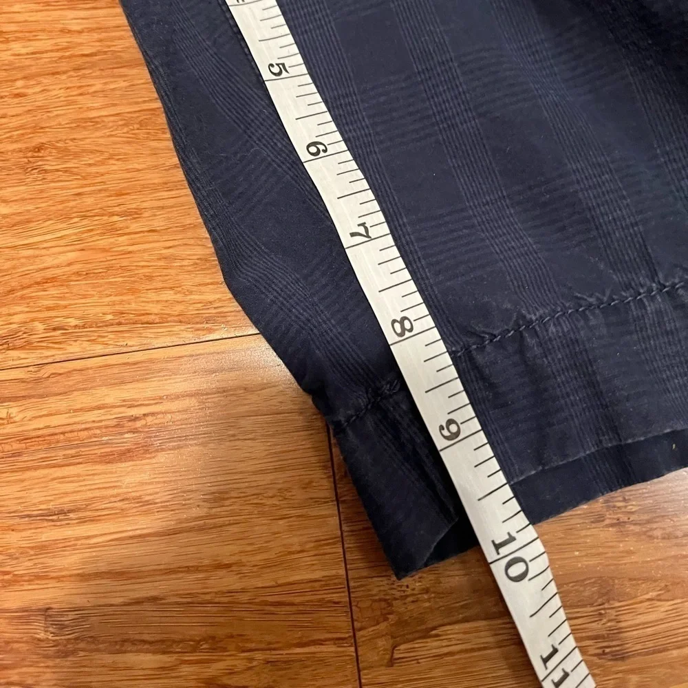 Tommy Hilfiger navy blue 100% cotton plaid shorts w/ pockets. Size 34